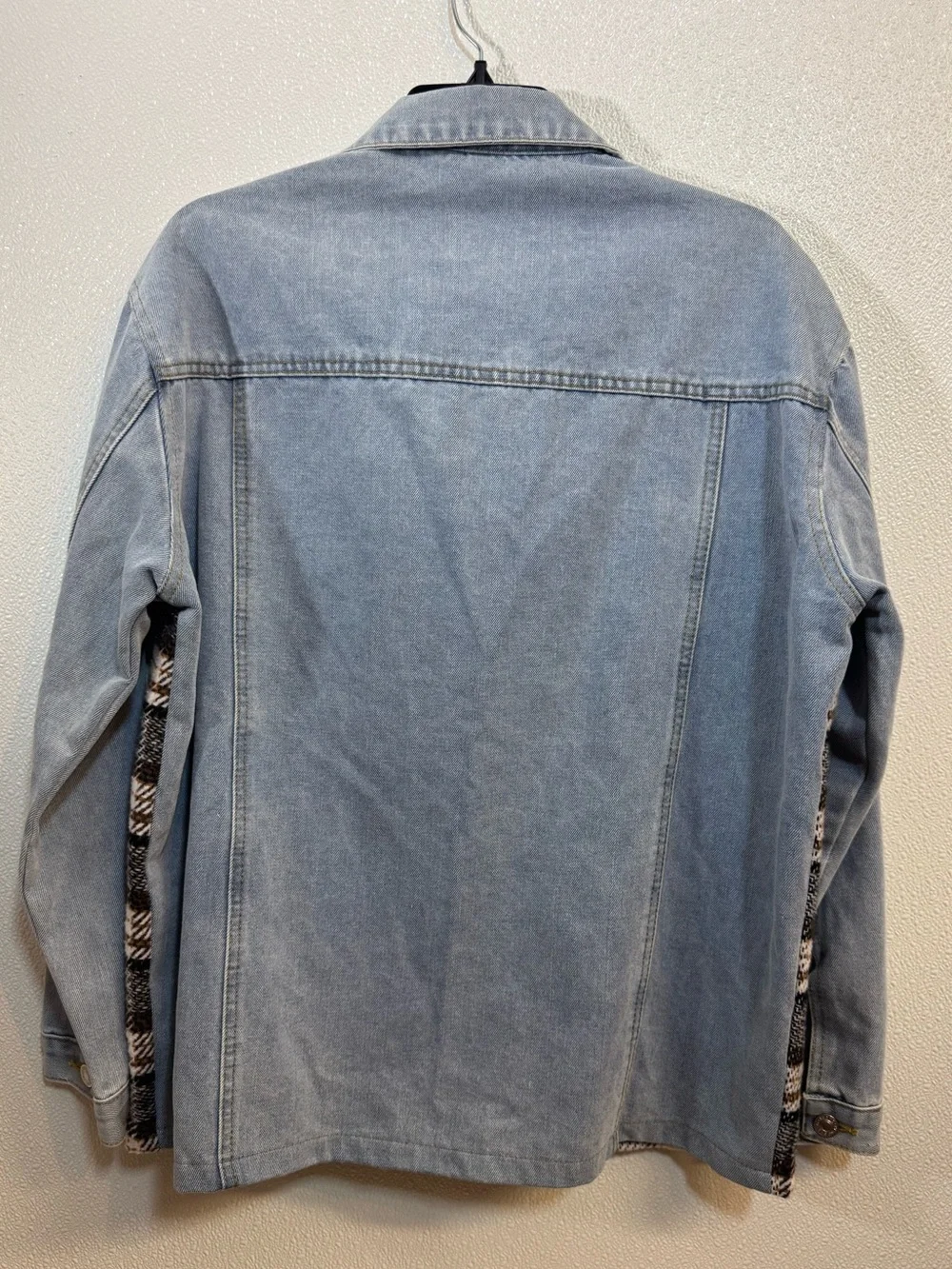 Light Blue Denim Jacket with Black & Cream Plaid Front Sz M (E-42)